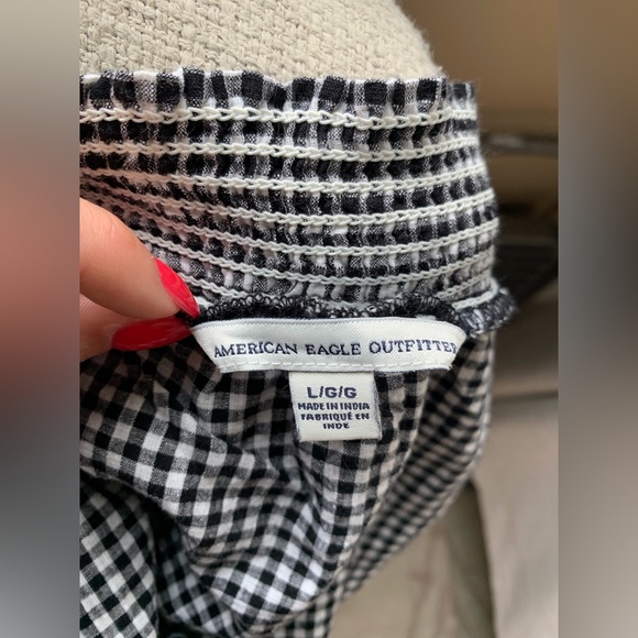 Black & White Off The Shoulder Shirt - Picture 4 of 4